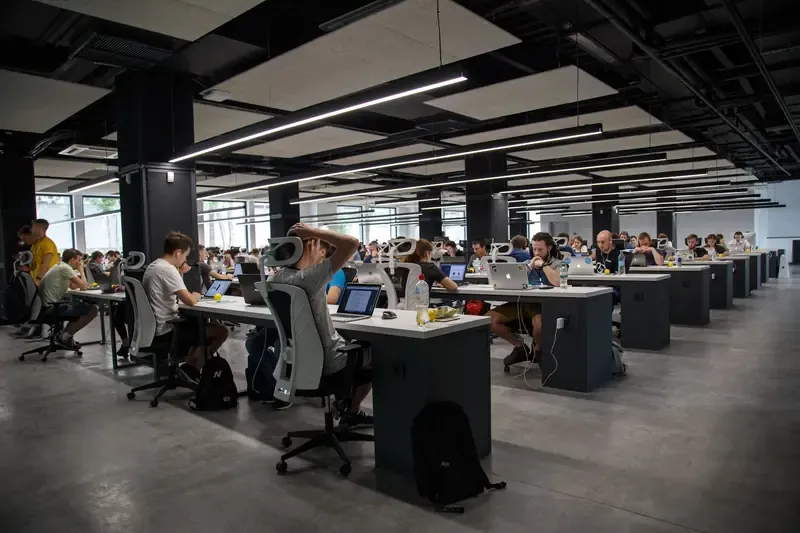 Gestion de parc informatique en entreprise — équipes et postes de travail